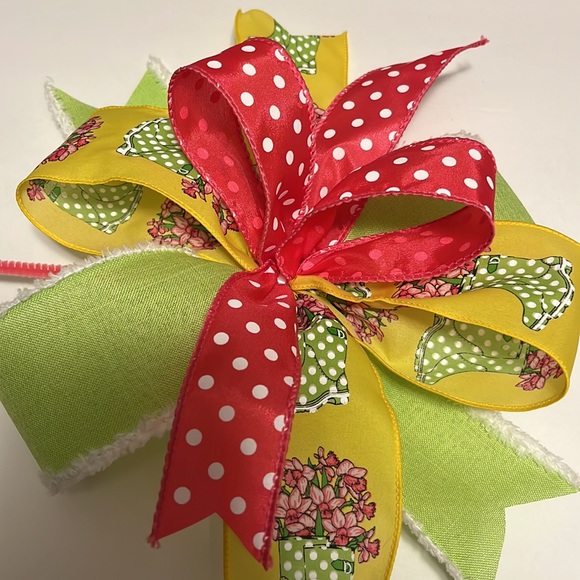 Spring accent bow - Picture 2 of 3